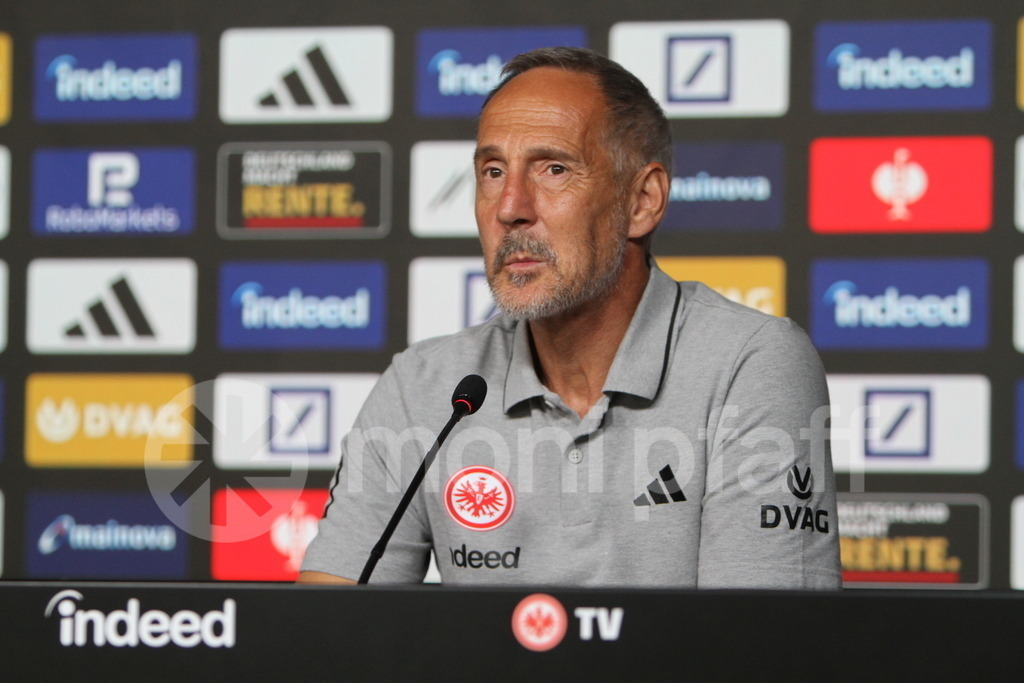Eintracht Frankfurt Trainer Adi Hütter | Online-Shop | monipfaff.de - Realisiert mit Pictrs.com