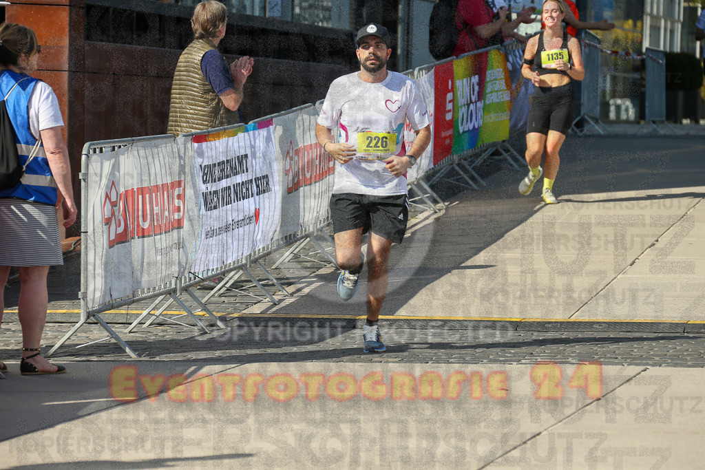 240921_1454_EX1_3988 | Sportfotografie im Rhein-Sieg Kreis, Köln, Bonn, NRW, Rheinland Pfalz, Hessen, etc. Unser Tätigkeitsfeld umfasst den Laufsport vom Volkslauf über den Marathon, Duathlon, Triathon bis zum Ultralauf wie Kölnpfad Ultra oder Schindertrail.