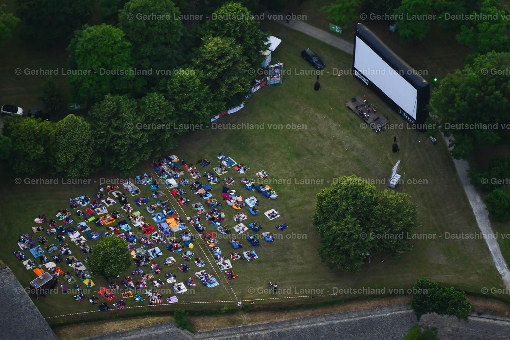 3620272 | Open air Kino auf der Neutorwiese an der Festung in Würzburg
