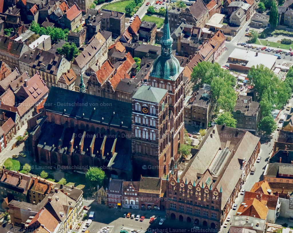 7000866 | STRALSUND  Kirchengebäude der Sankt Nikolai -Gemeinde im Ortsteil Andershof in Stralsund im Bundesland Mecklenburg-Vorpommern. Weiterführende Informationen bei: Ev. Kirchengemeinde St. Nikolai,  Hansestadt Stralsund. // Church building Sankt Nikolai -Gemeinde in the district Andershof in Stralsund in the state Mecklenburg - Western Pomerania. Further information at: Ev. Kirchengemeinde St. Nikolai,  Hansestadt Stralsund. Foto: Gerhard Launer