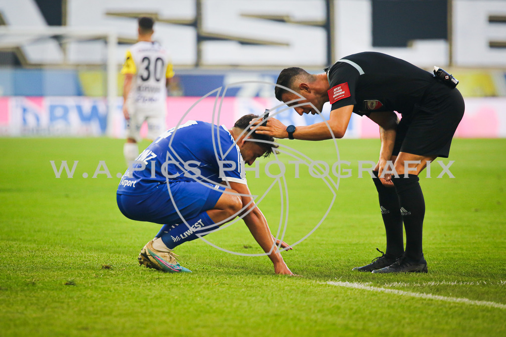 Linzer ASK vs SK Blau Weiß Linz | LINZ, AUSTRIA, 12.08.23 - SOCCER - ADMIRAL Bundesliga, Ground group, LASK Linz vs FC Blau-Weiß Linz, Image shows: the referee Alexandar Harkam 
Photo: SMP/AW