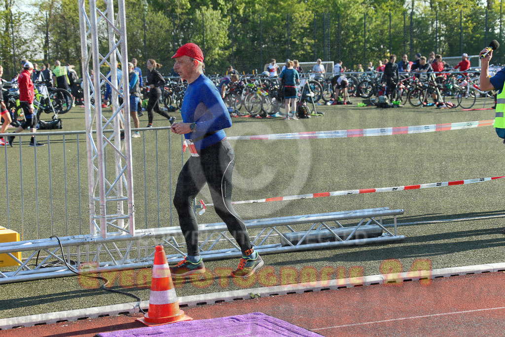 220424_0914_EX1_3930 | Sportfotografie im Rhein-Sieg Kreis, Köln, Bonn, NRW, Rheinland Pfalz, Hessen, etc. Unser Tätigkeitsfeld umfasst den Laufsport vom Volkslauf über den Marathon, Duathlon, Triathon bis zum Ultralauf wie Kölnpfad Ultra oder Schindertrail.