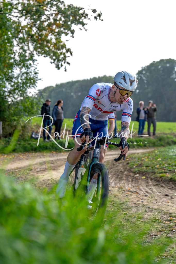 Ralf Eppink Photography 20251012_DSC04524 | Sportfotografie, Eventfotografie, Porträtfotografie, Radsport Fotograf, Triathlon Fotograf, Düsseldorf Fotograf, Köln Fotograf, Actionfotografie, Teamfotografie, Peoplefotografie, Business Portraits, Veranstaltungsfotografie, Reportagefotografie - Realisiert mit Pictrs.com