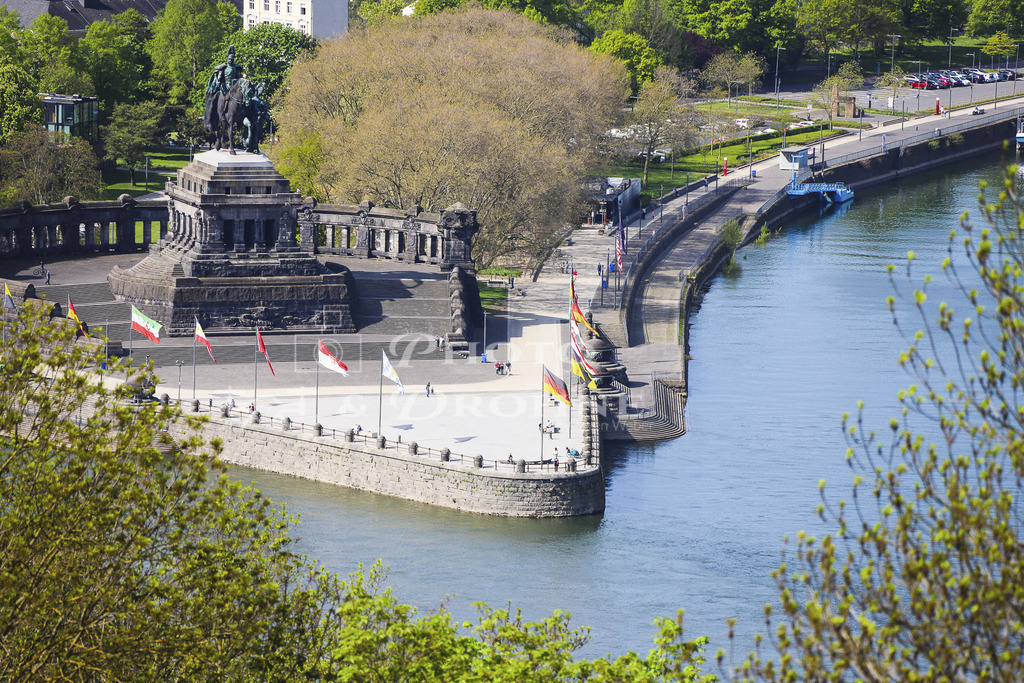 Koblenz-1280 | Koblenz ist die Stadt am Zusammenfluss von Rhein und Mosel. Am Deutschen Eck treffen die beiden großen Flüße aufeinander. Koblenz hat eine sehenswerte Altstadt. Es gibt viel Historisches und Modernes zu entdecken. - Realisiert mit Pictrs.com