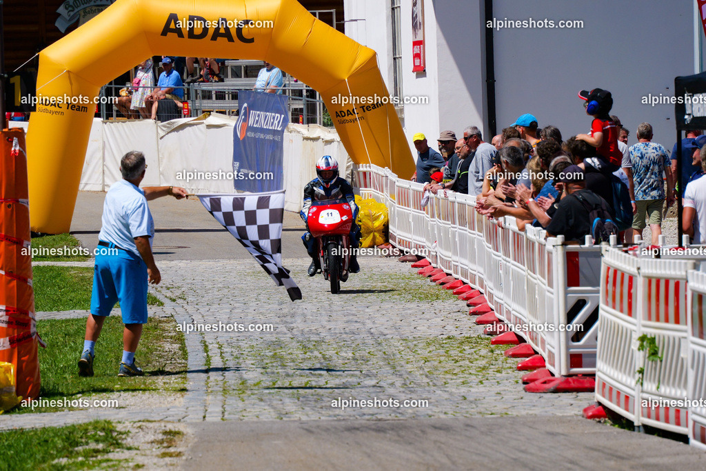 P1037026-2 | Erleben Sie atemberaubende, hochqualitative Fotos Ihrer Fahrt entlang der malerischen Alpenstraßen. Besuchen Sie alpineshots.com, um professionelle Aufnahmen Ihrer unvergesslichen Reise zu finden und zu kaufen - Realisiert mit Pictrs.com