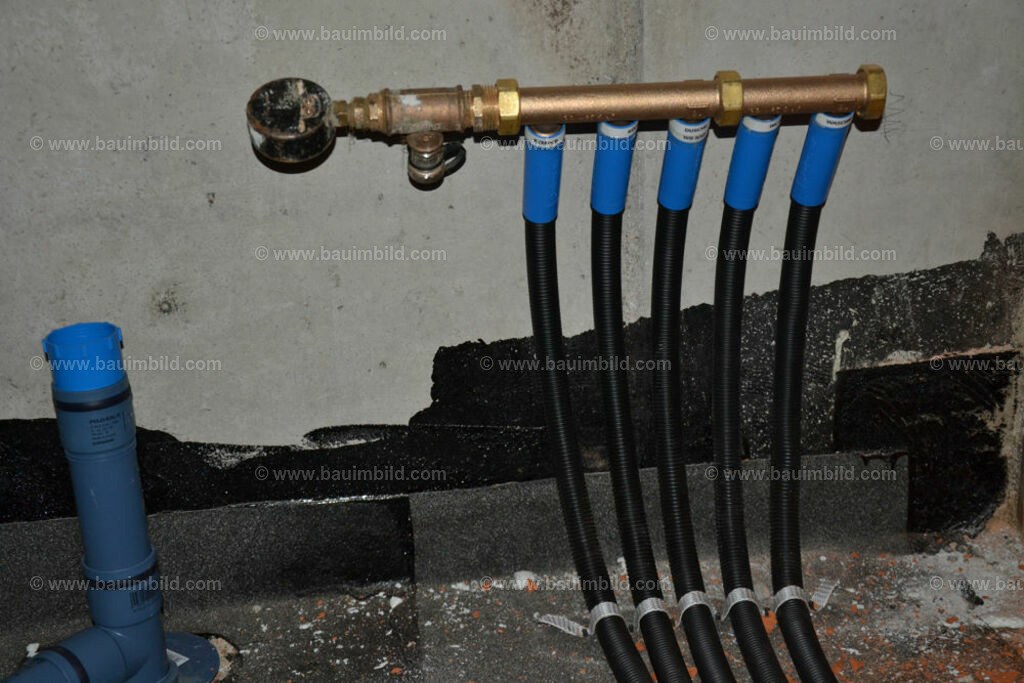 bib-lg15-sanitaer-0065 | Nach LV-Leistungsgruppen sortierte Detailfotos über den Bau eines Hauses. Alle Hausbau-Bilder direkt vom Urheber und Autor der Website Haus-Selber-Bauen.com