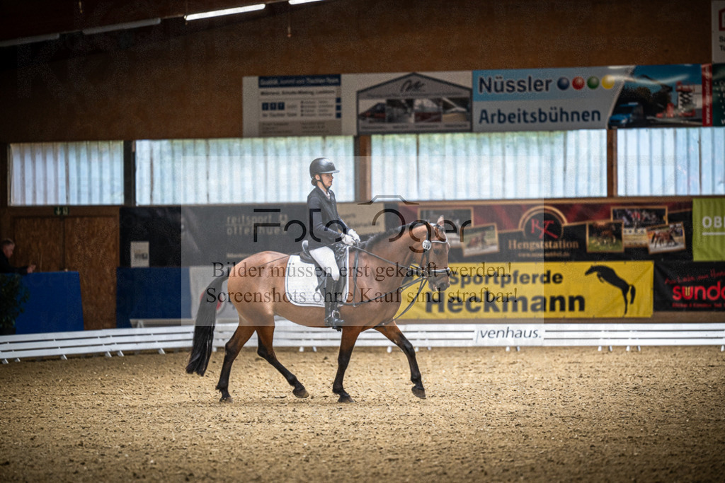 DOS_0173 | Entdecke hochwertige Reitturnierfotos von Foto Oger. Professionell, emotional und authentisch – jetzt Lieblingsmomente im Shop bestellen.Deutschlandweite Turnierfotografie. - Realisiert mit Pictrs.com