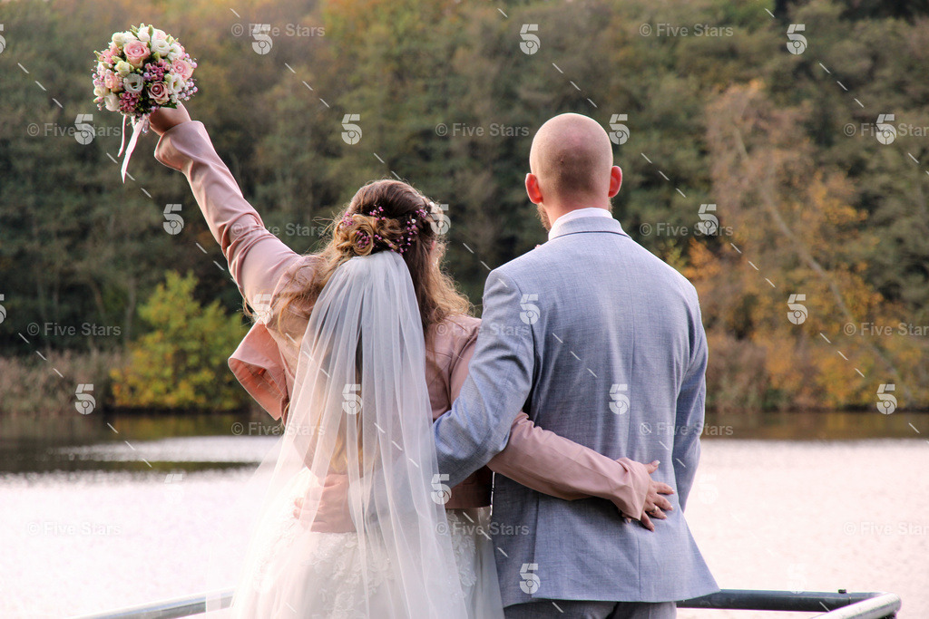 5 (21) | Five Stars Fotografie und Videografie fängt Ihre besonderen Momente mit atemberaubenden Bildern und hochwertigen Videos ein. Perfekt für Hochzeiten, Events und mehr – lassen Sie sich von unserer Expertise und Kreativität begeistern.