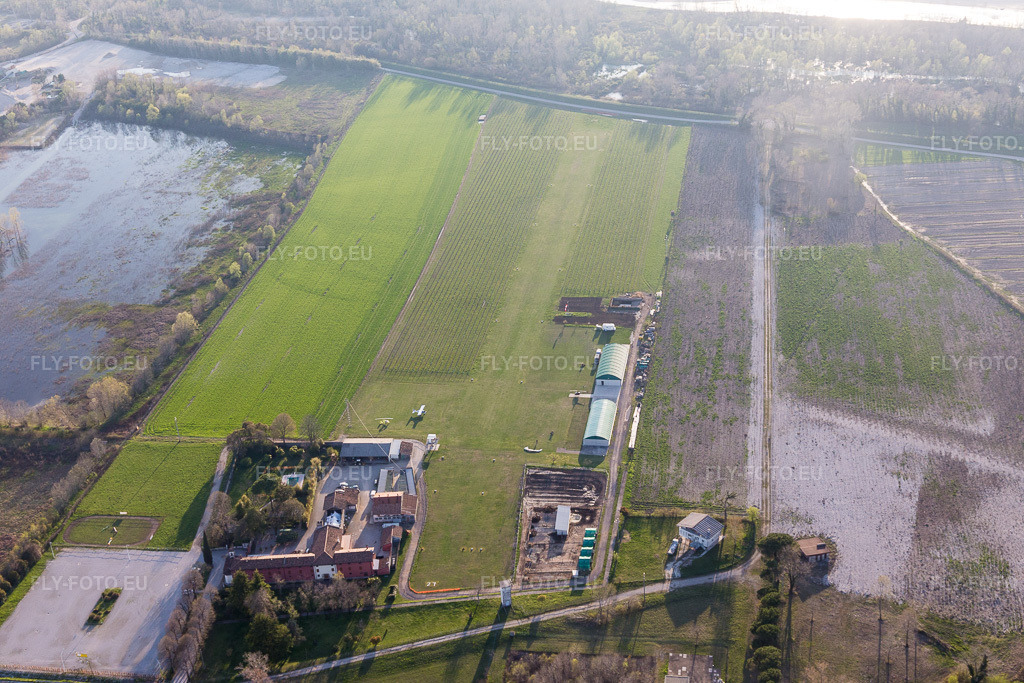 Vue aérienne: Aéroport d'Al Casale à Panellia di Sedegliano dans le département Frioul-Vénétie Julienne, Italie – .Photo: IMG_105557.jpg prise le 07/04/2018 par Werner Riehm/FLY-FOTO.eu – Résolution de l'original: 5472 x 3648 px