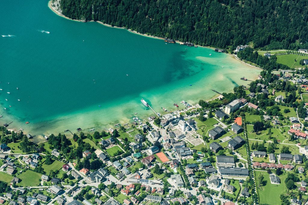 dr__0010118.jpg | STROBL 05.07.2017 Dorfkern an den See- Uferbereichen des Wolfgangsees in Strobl in Salzburg, Österreich. // Village on the lake bank areas of Wolfgangsees in Strobl in Salzburg, Austria. Foto: Daniel Reiter
