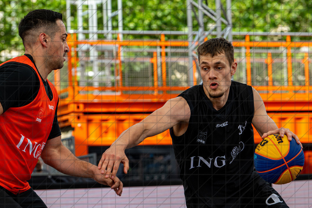 DIE FINALS 2025 | Dt. Meisterschaft 3x3   | Letzte Spiele in der Vorrunde. //  02.08.25: DIE FINALS 2025 | Dt. Meisterschaft 3x3   / Dresden / Deutschland  //   CREDIT:www.bullenfotos.de, Martin König, Hörner Weg 40, D-49078 Osnabrück, +4917663732967 // Nutzung und Weitergabe nur zu den vereinbarten Zwecken. Presseanfragen an Ersteller. Alle Rechte beim Ersteller. Honorierung nach MFM. - Realisiert mit Pictrs.com