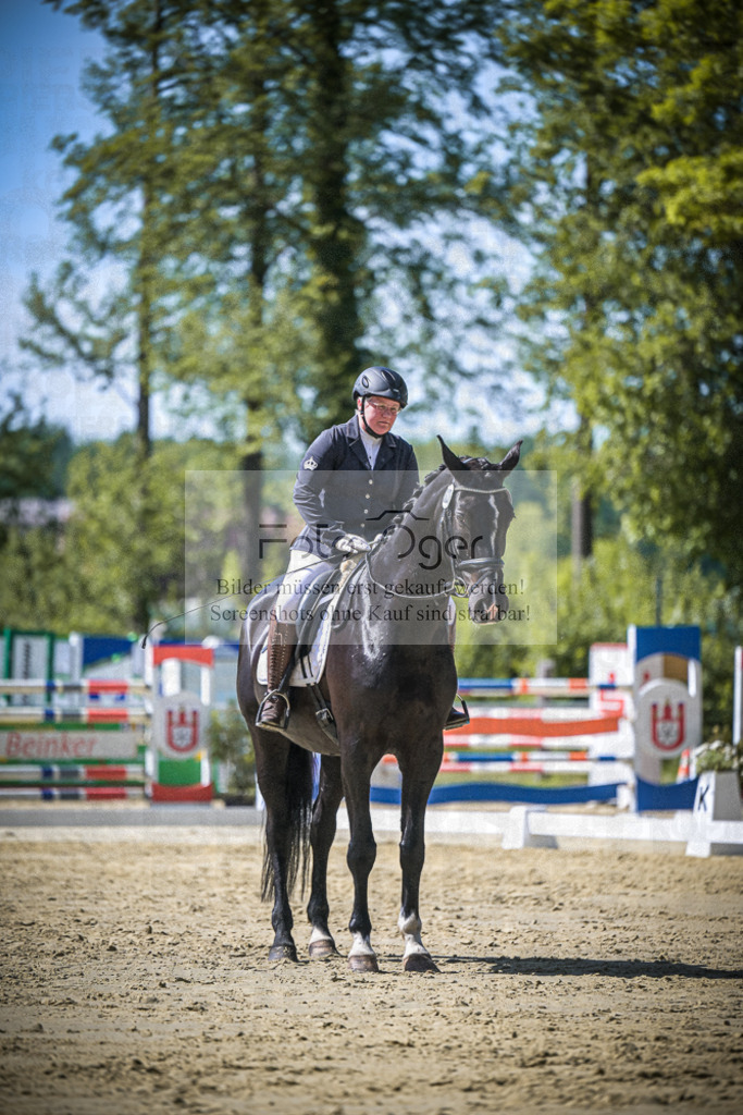 DOS_1034 | Entdecke hochwertige Reitturnierfotos von Foto Oger. Professionell, emotional und authentisch – jetzt Lieblingsmomente im Shop bestellen.Deutschlandweite Turnierfotografie. - Realisiert mit Pictrs.com