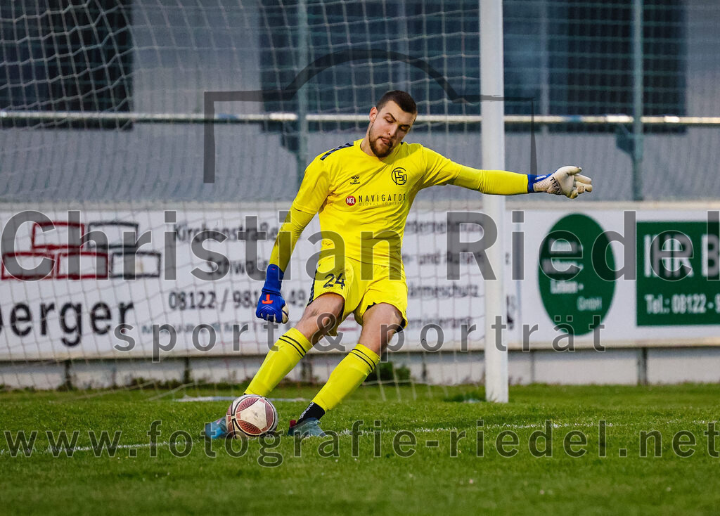 2024-04-05_042_FC_Schwaig_gegen_SV_Pullach | Oberding, Deutschland, 05.04.2024:
Fußball, Landesliga Südost 2023 / 2024, 28. Spieltag, FC Schwaig gegen SV Pullach, Endergebnis: 2:0

Torwart Maximilian Hug (FC Schwaig, #24)

Foto: Christian Riedel / fotografie-riedel.net