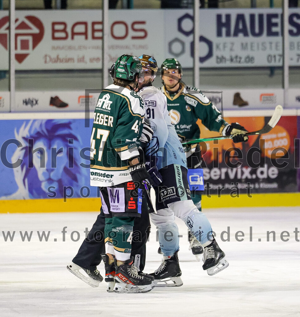 2026-01-06_112_TSV_Erding_gegen_EV_Lindau_Islanders | Erding, Deutschland, 06.01.2026:Eishockey, Oberliga Süd 2025 / 2026, 35. Spieltag, TSV Erding gegen EV Lindau Islanders, Endergebnis: 2:5Marco Pfleger (Erding Gladiators, #47), Zan Jezovsek (EV Lindau Islanders, #91)Foto: Christian Riedel / fotografie-riedel.net