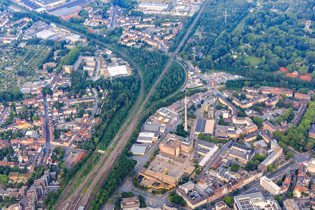 Luftbild: Sendemast an der Feldhofstr im Ortsteil Gelsenkirchen-Bulmke-Hüllen in Gelsenkirchen im Bundesland Nordrhein-Westfalen in Deutschland. Foto: IMG_008357.jpg vom 19.07.2020 durch Werner Riehm/FLY-FOTO.de