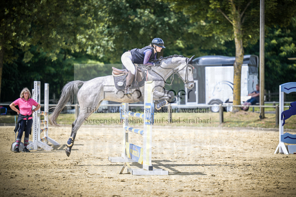 DOS_2443 | Entdecke hochwertige Reitturnierfotos von Foto Oger. Professionell, emotional und authentisch – jetzt Lieblingsmomente im Shop bestellen.Deutschlandweite Turnierfotografie. - Realisiert mit Pictrs.com