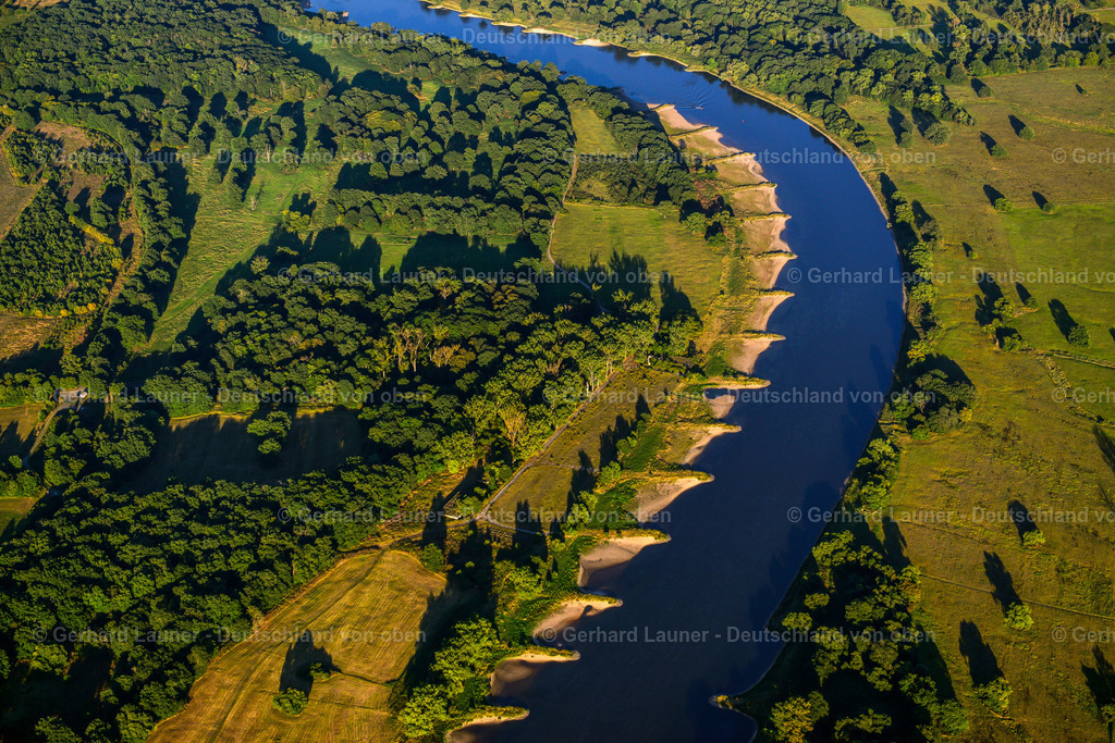 3638515 | ROSSLAU ELBE 25.08.2016 Uferbereiche am Flussverlauf der Elbe bei Rosslau im Bundesland Sachsen-Anhalt, Deutschland. // Riparian areas on the course of the Elbe near Rosslau in the state Saxony-Anhalt, Germany. Foto: Gerhard Launer