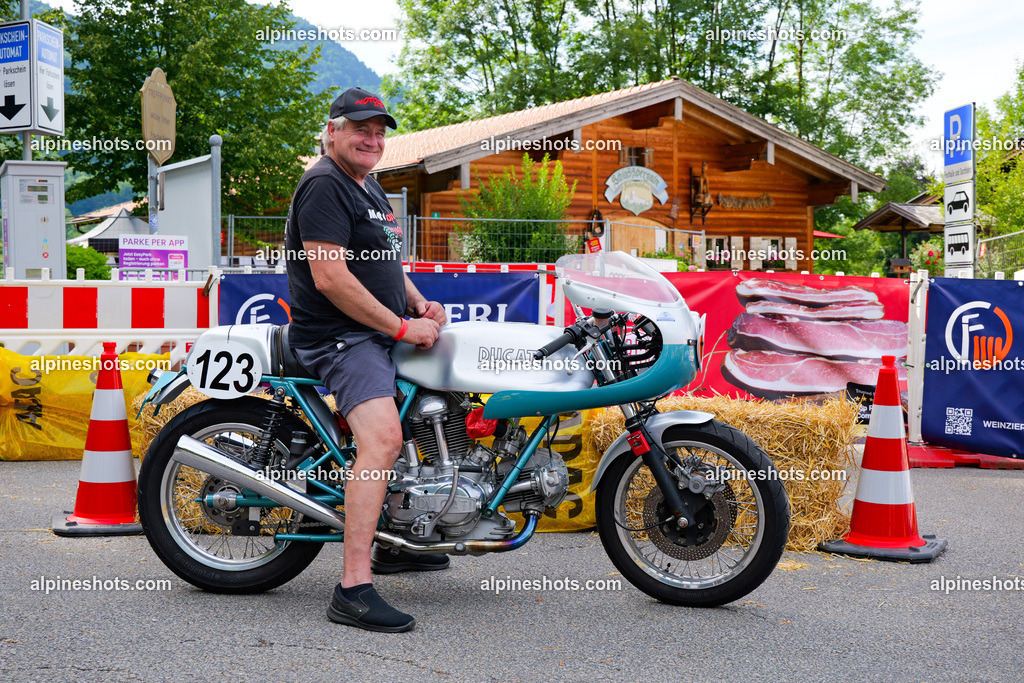 P1014609 | Erleben Sie atemberaubende, hochqualitative Fotos Ihrer Fahrt entlang der malerischen Alpenstraßen. Besuchen Sie alpineshots.com, um professionelle Aufnahmen Ihrer unvergesslichen Reise zu finden und zu kaufen - Realisiert mit Pictrs.com