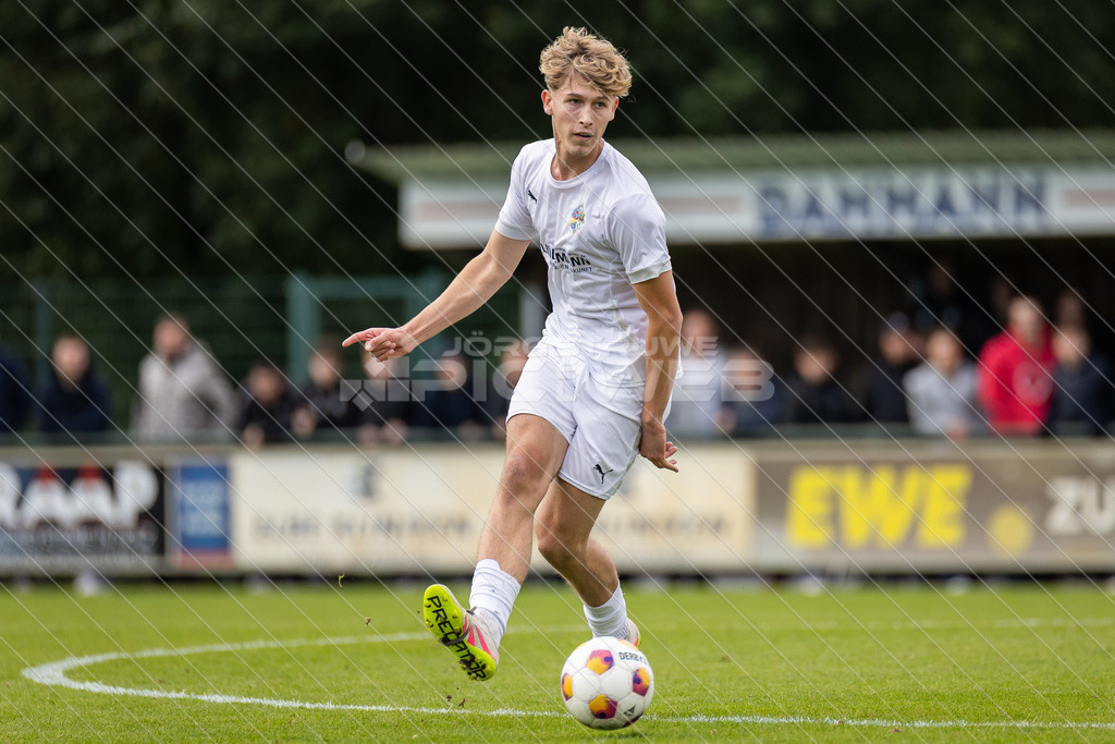 20251003_Picselweb-Fotografie_1R3_2704 | DFB Pokal 2. Runde, JFV A/O/B/H/H - SV Stuttgarter Kickers, Foto: Jörg Struwe - picselweb.de - Realisiert mit Pictrs.com