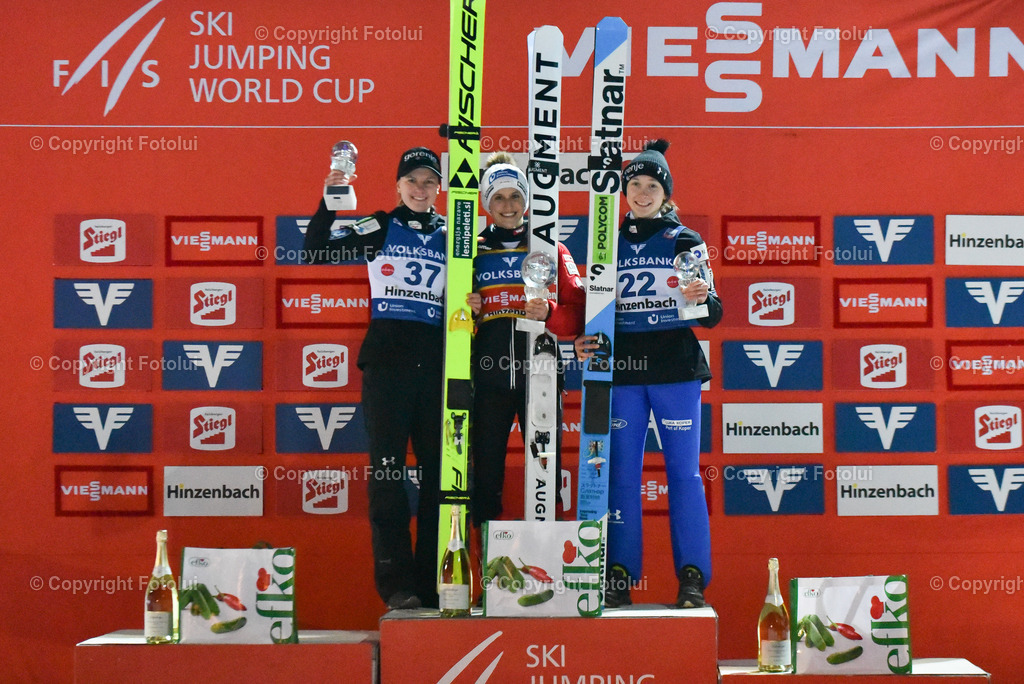 A_LUI_20230210_0091 | HINZENBACH, AUSTRIA, NORDIC SKIING, WOMEN TEAM-SKI JUMPING - FIS WORLD CUP 
IM BILD: KLINEC EMA (SLO), EVA PINKELNIG (AUT), PREVC NIKA (SLO)                 

FOTO:FOTOLUI/UW
