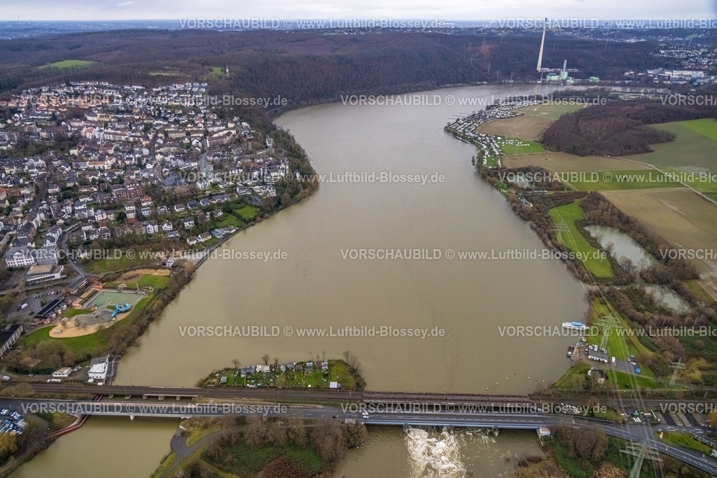 Wetter231201688Ruhr-topaz | Luftbild, Ruhrhochwasser, Weihnachtshochwasser 2023, Fluss Ruhr tritt nach starken Regenfällen über die Ufer, Überschwemmungsgebiet am Harkortsee mit Stadtansicht, Wetter, Ruhrgebiet, Nordrhein-Westfalen, Deutschland