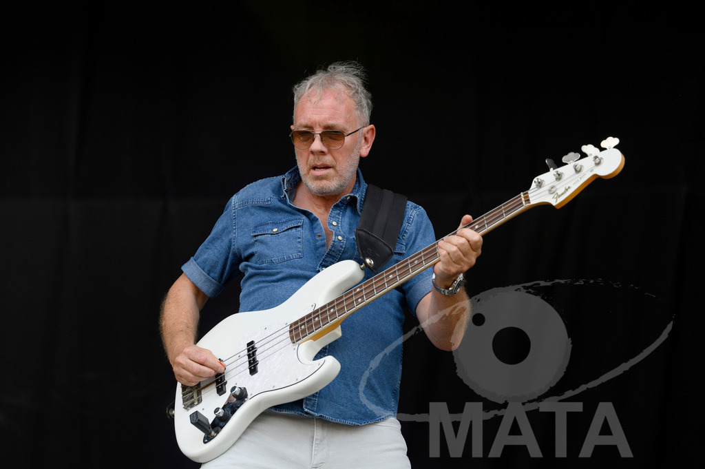 _DWA6681 | Gil Allan (Bass) von der Band Big Country bei ihrem Auftritt im Rahmen des Festival Lieder am See 2024 in Franken Enderndorf Spalt, 27.07.2024 Bayern Deutschland - Realisiert mit Pictrs.com