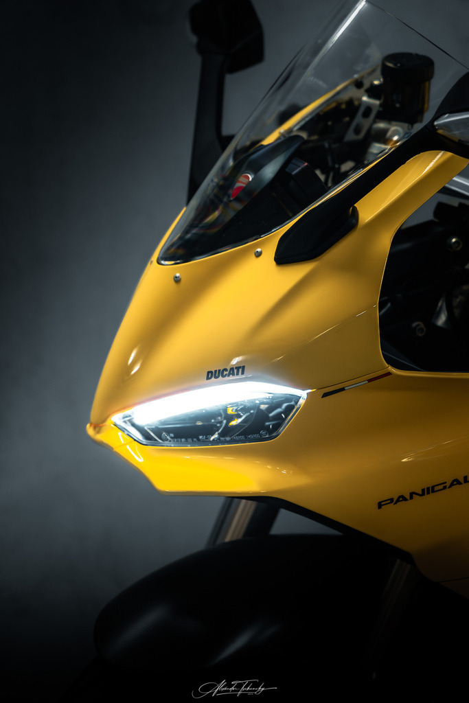 Ducati Panigake V2S | Entdecken Sie die faszinierende Welt von Alexander Tschuncky Arts: Kreative Fotografie, atemberaubende Automobilkunst und hochwertiger Bilderdruck. Lassen Sie sich inspirieren! - Realisiert mit Pictrs.com