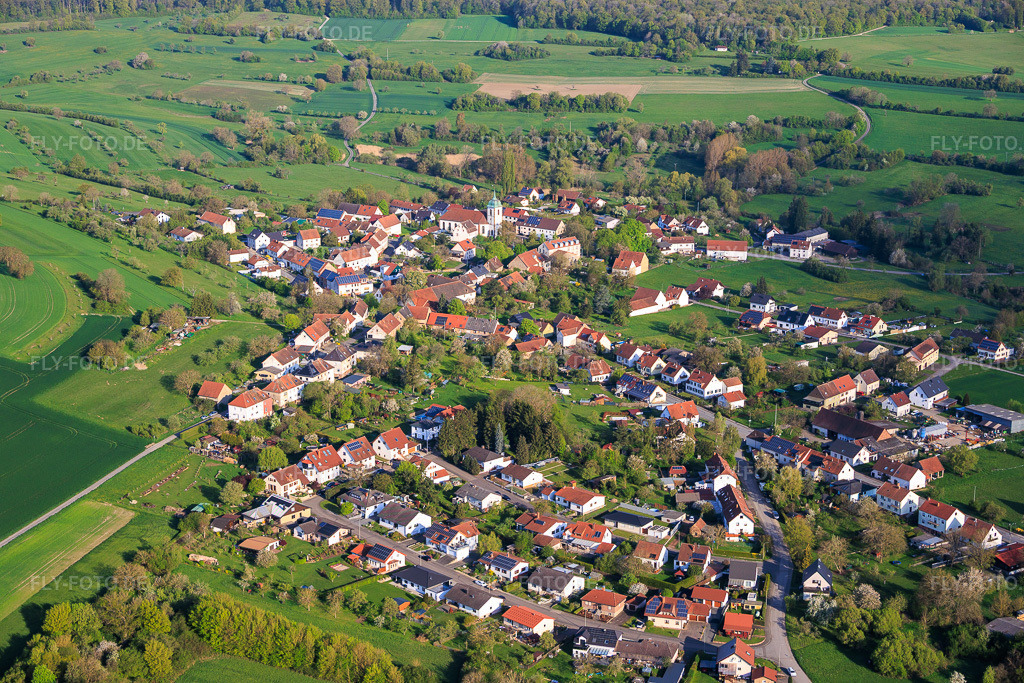 Luftbild: Ortsansicht von Südosten im Ortsteil Medelsheim in Gersheim im Bundesland Saarland in Deutschland.Foto: IMG_154421.jpg vom 18.04.2026 durch Werner Riehm/FLY-FOTO.deAuflösung des Originals: 6000 x 4000 px