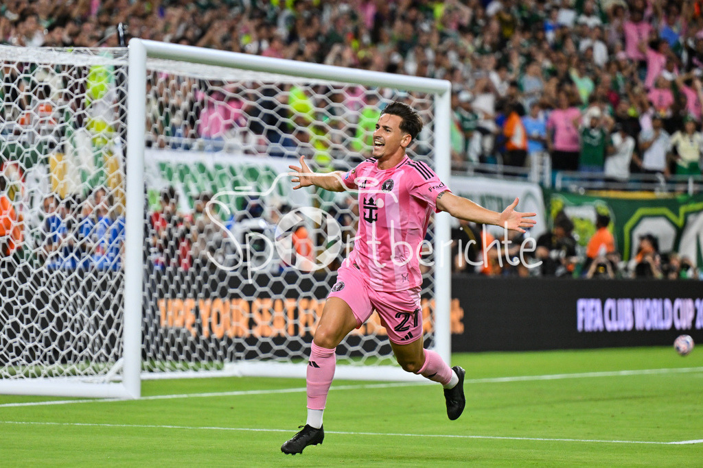 Inter Miami CF - Palmeiras Sao Paulo | Jubel nach dem Treffer zum 1-0 durch Tadeo ALLENDE (Inter Miami 21) / Tor / Torschuetze / Freude / Happy / FIFA Club World Cup: Inter Miami CF - Palmeiras Sao Paulo, Hard Rock Stadium am 23.06.2025 / NOT FOR SALE IN USA