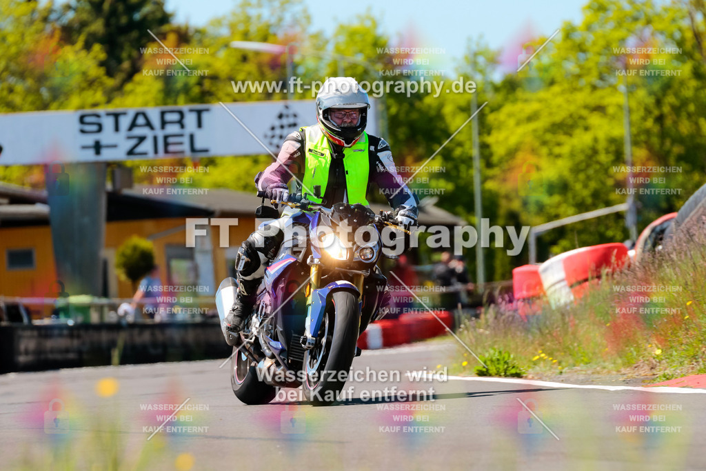 Moto-TeamOBK-22322 | Hier findet Ihr Bilder von Touristenfahrten auf der Nürburgring Nordschleife oder von anderen Veranstaltungen die ich besucht habe. Viel Spass beim Durch Schauen 