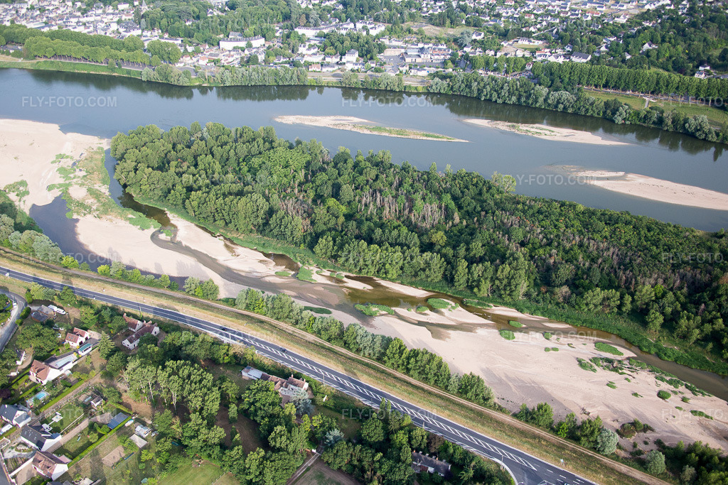 Aerial view: View of the town in Amboise in the state Indre et Loire, France.Photo: IMG_082337.jpg taken on 06/20/2015 by Werner Riehm/FLY-FOTO.comResolution of the original: 5472 x 3648 px