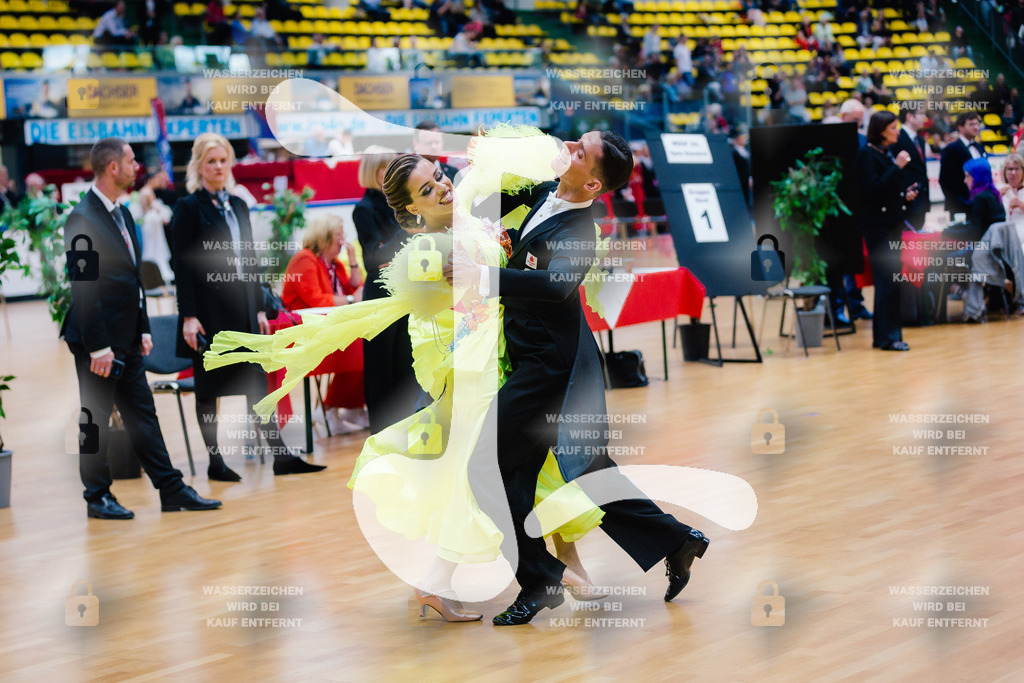 Hessen Tanzt WDSF International Open Standard 5th (86) Vladyslav Tsykhanovskyi _ Veronika Tsikhanovska (Schwarz-Weiß-Club Pforzheim)-2025-05-17-9591 | Webshop for digital downloads and prints of dance sport, event & show photographer Julian Link - Realisiert mit Pictrs.com