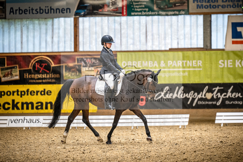 DOS_3827 | Entdecke hochwertige Reitturnierfotos von Foto Oger. Professionell, emotional und authentisch – jetzt Lieblingsmomente im Shop bestellen.Deutschlandweite Turnierfotografie. - Realisiert mit Pictrs.com