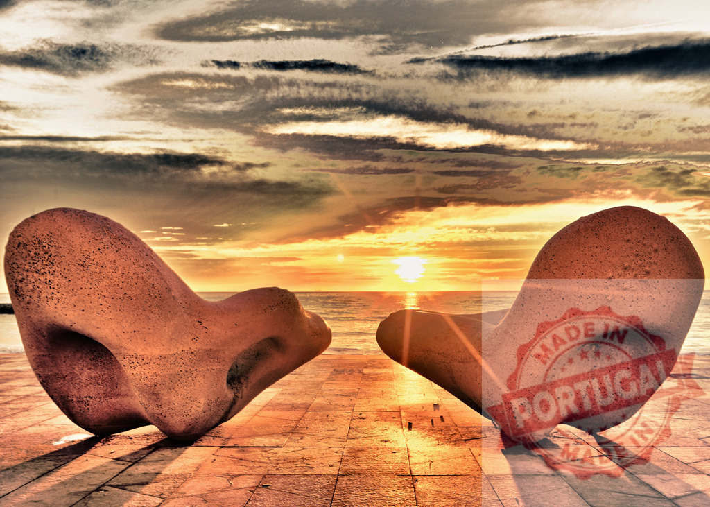 Sitting chairs sculpture watching sunset over Pacific Ocean | Abstract concrete outdoor chairs on the Malecon by the sea at golden hour - Realized with Pictrs.com