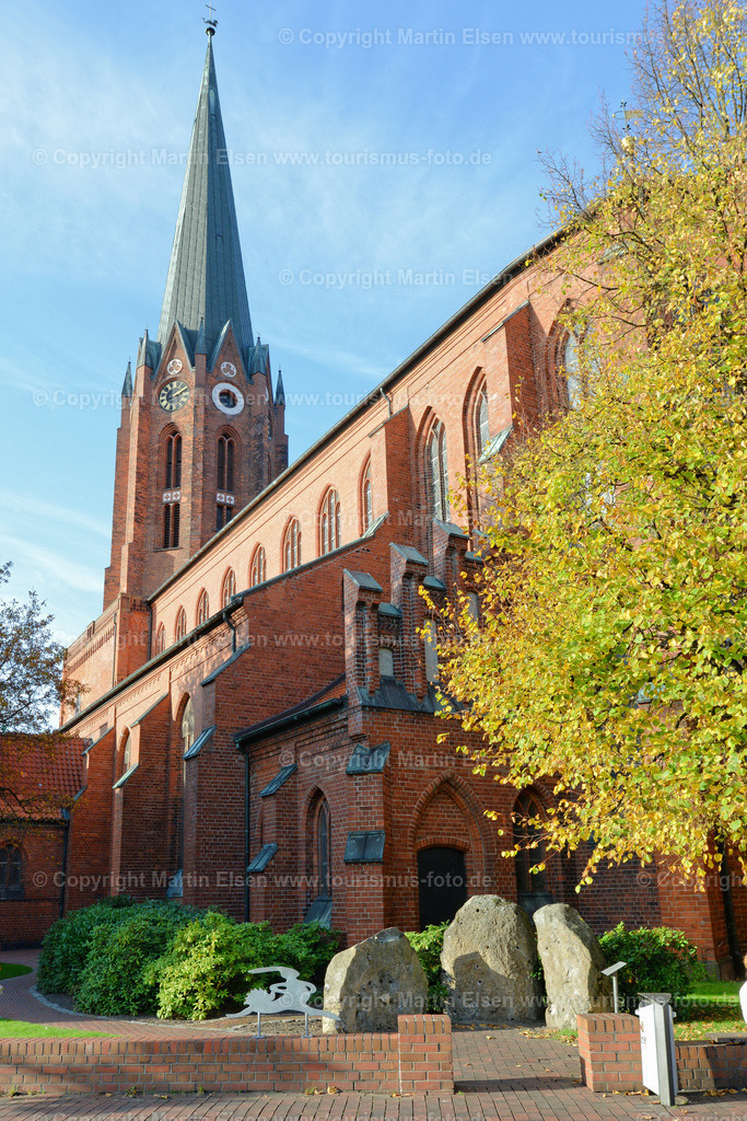 Buxtehude_ELS_4499aa | Buxtehude - Aufnahmedatum: 01.11.2014, Aufnahmehöhe:  m, Koordinaten:  - , Bildgröße: 3609 x  5408 Pixel - Copyright 2014 by Martin Elsen, Kontakt: Tel.: +49 157 74581206, E-Mail: info@schoenes-foto.deSchlagwörter:Foto,Tourismus,Kirche,Rathaus,NSB,Museum,Vivienstraße,Hafen,Nachtaufnahmen,BSV,Handball,Fleth, - Realisiert mit Pictrs.com