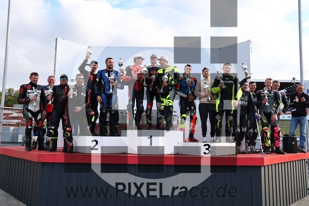 social-20250823_07966 | Schöne Erinnerungen an spannende Momente - das festzuhalten ist unser Job. PIXELrace.de ist seit 2003 auf den Rennstrecken Europas unterwegs um die Action draußen beim Fahren und die wunderbare Stimmung imm Fahrerlager für euch einzufangen.