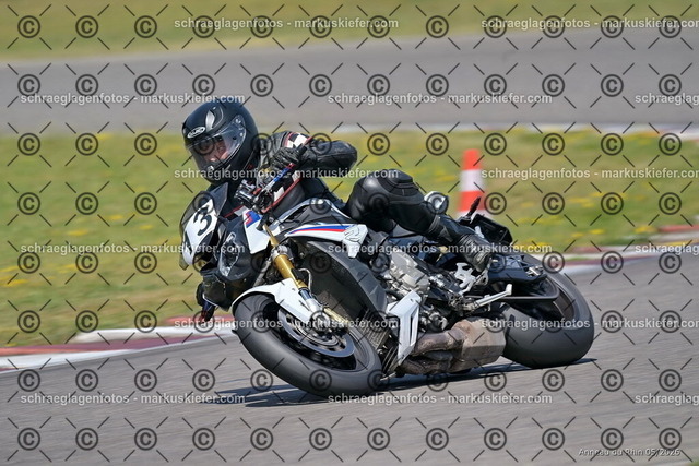 26BT02-2076 | markuskiefer.com - Realisiert mit Pictrs.com