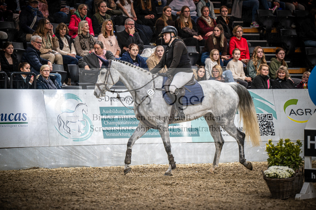 DOS_2184 | Entdecke hochwertige Reitturnierfotos von Foto Oger. Professionell, emotional und authentisch – jetzt Lieblingsmomente im Shop bestellen.Deutschlandweite Turnierfotografie. - Realisiert mit Pictrs.com