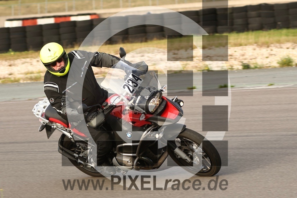 0234-20250919_11429 | Schöne Erinnerungen an spannende Momente - das festzuhalten ist unser Job. PIXELrace.de ist seit 2003 auf den Rennstrecken Europas unterwegs um die Action draußen beim Fahren und die wunderbare Stimmung imm Fahrerlager für euch einzufangen.