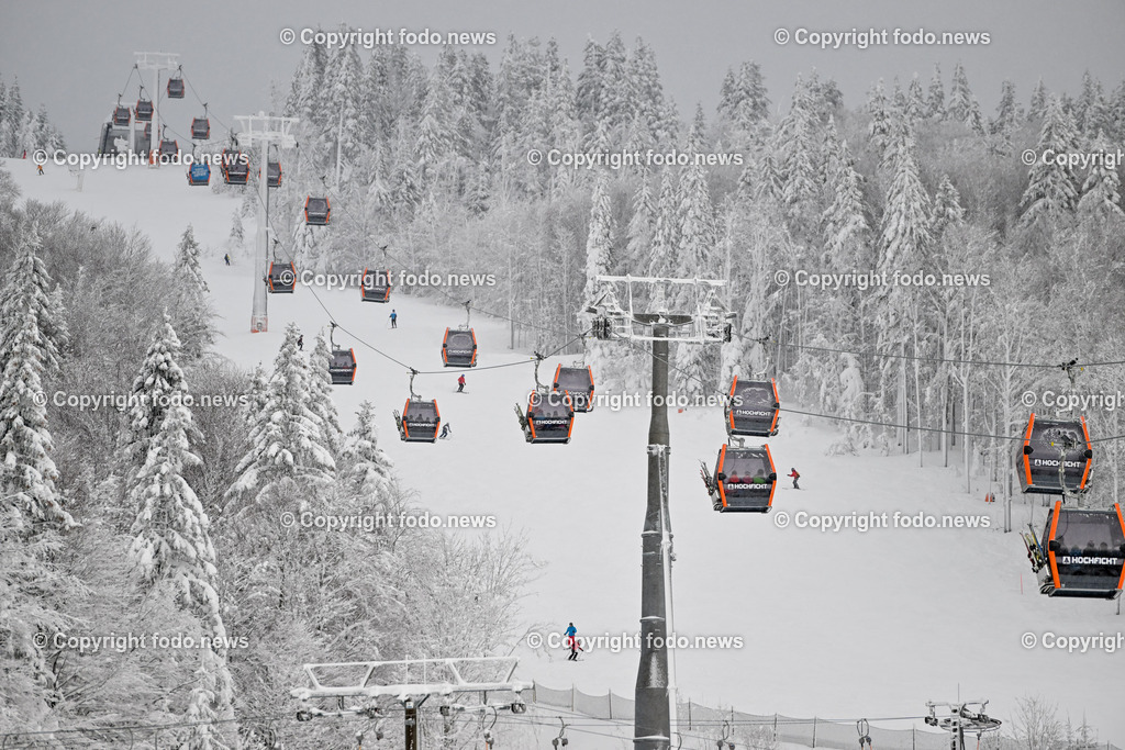 Hochficht_ Skigebiet_ Boehmerwald_ 04.02.2023-13 | 04.02.2023, Hochficht, AUT, Skigebiet Hochficht, Boehmerwald, im Bild Hochficht Bergbahn, Gondel, Skipiste