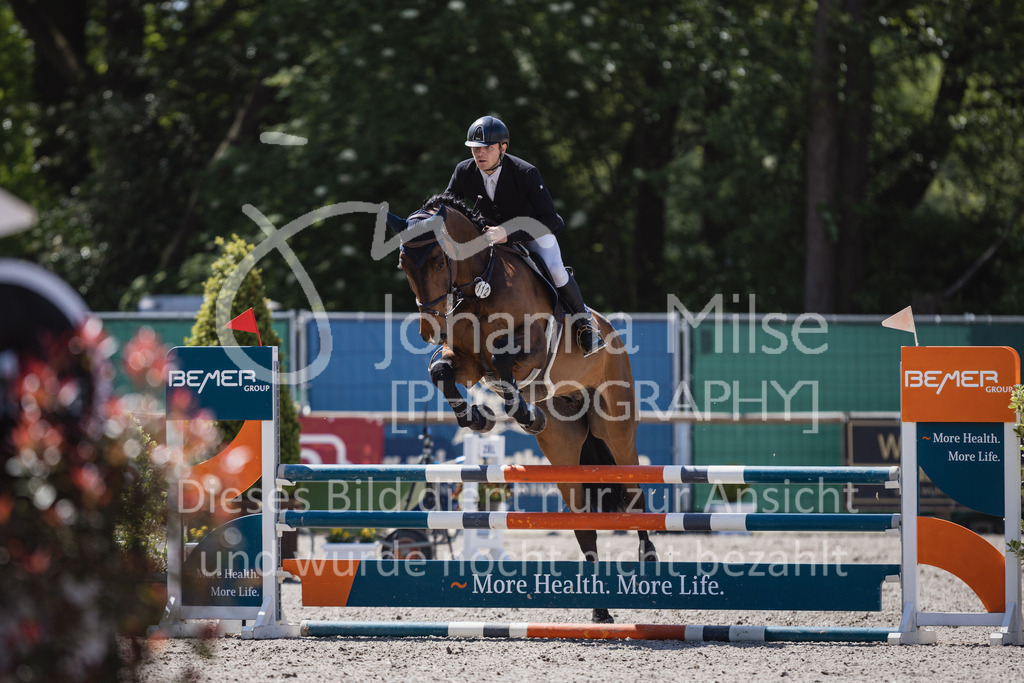 230516_Mühlen_03SprPf-A-338 | Deine schönsten Turniermomente als professionelle Fotos! Entdecke hochwertige Pferdesport-Fotografie im Online-Shop. Jetzt Fotos finden & bestellen!