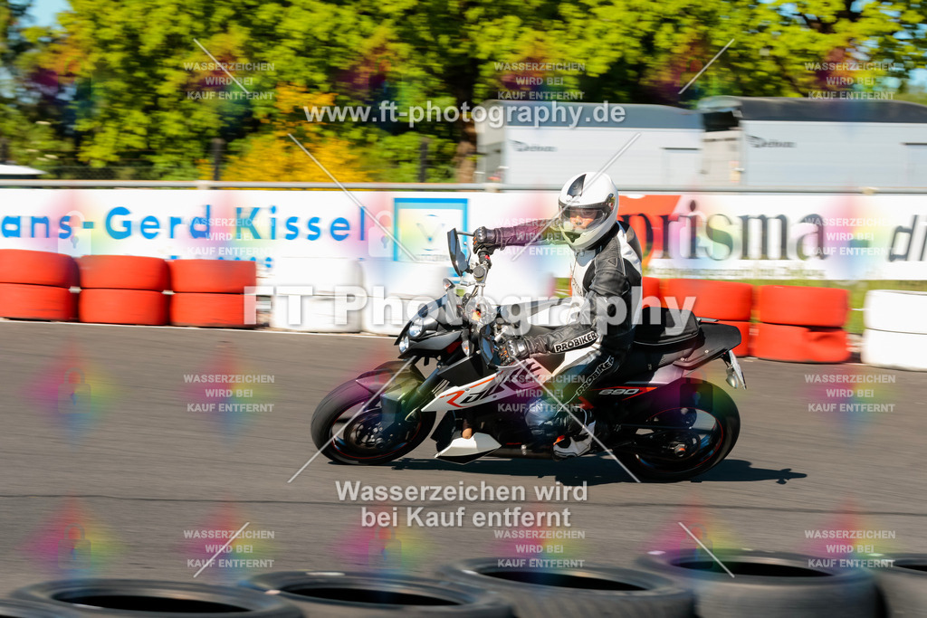 Moto-TeamOBK-21170 | Hier findet Ihr Bilder von Touristenfahrten auf der Nürburgring Nordschleife oder von anderen Veranstaltungen die ich besucht habe. Viel Spass beim Durch Schauen 