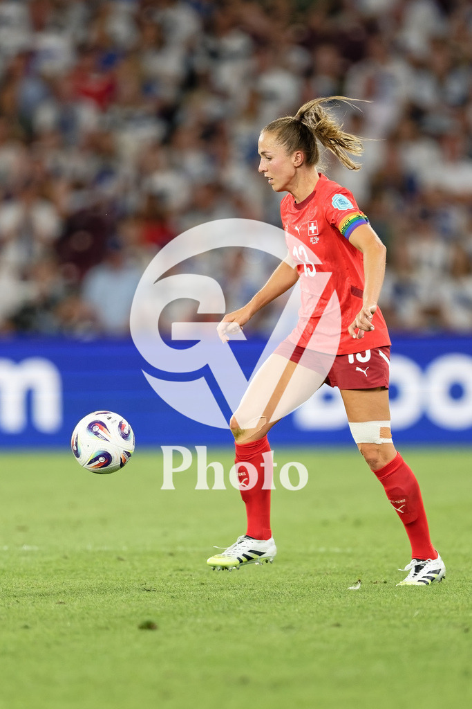 Finland v Switzerland: UEFA Women's EURO 2025 Group A | GENEVA, SWITZERLAND - JULY 10: Lia Walti of Switzerland controls the ball  during the UEFA Women's EURO 2025 Group A match between Finland and Switzerland at Stade de Geneve on July 10, 2025 in Geneva, Switzerland. (Photo by Giuseppe Velletri/Sports Press Photo/Getty Images)