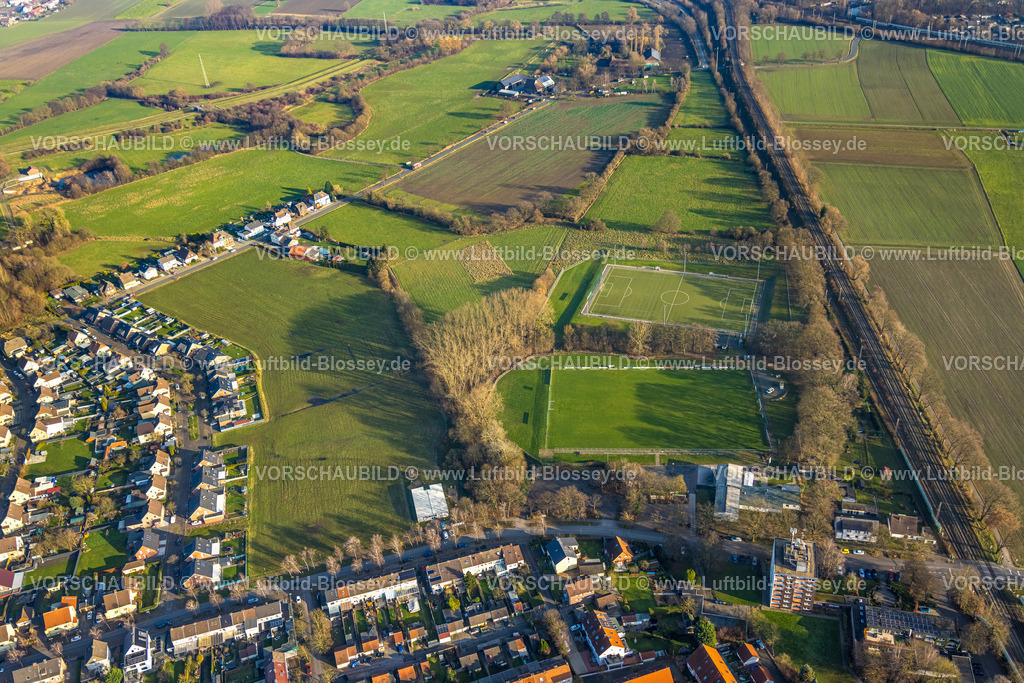 Hamm241200160 | Luftbild, Fußballstadion Sportanlage TuS 1910 Wiescherhöfen e.V. und Wohngebiet an der Wielandstraße, Stadtbezirk Pelkum, Hamm, Ruhrgebiet, Nordrhein-Westfalen, Deutschland