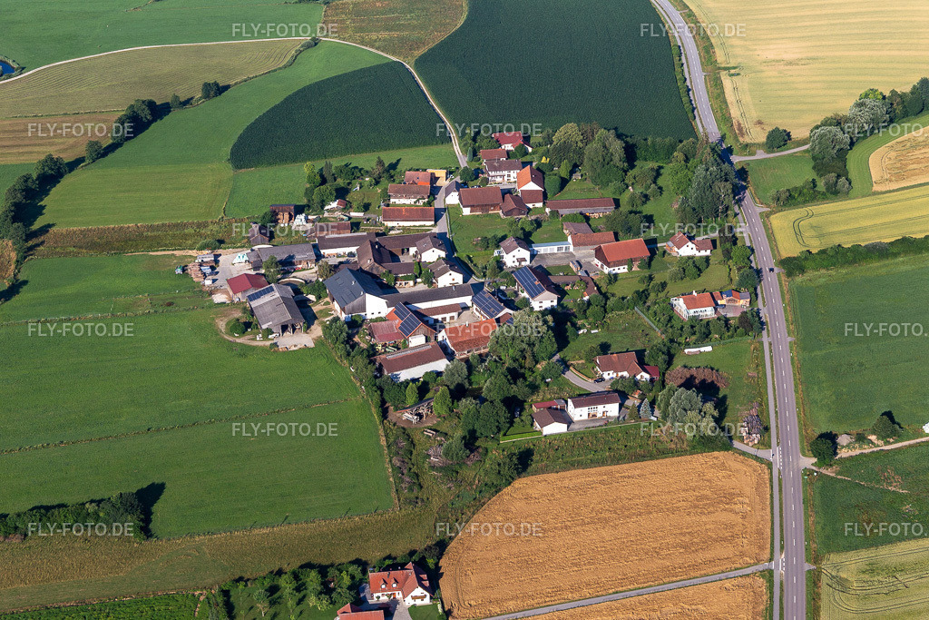 Loizenkirchen www.gemeinde-aham.de | Luftbild: Loizenkirchen www.gemeinde-aham.de im Ortsteil Loizenkirchen in Aham im Bundesland Bayern in Deutschland. Foto: IMG_132975.jpg vom 03.07.2022 durch ©2025 Werner Riehm fly-foto.de/copyright - Realisiert mit Pictrs.com