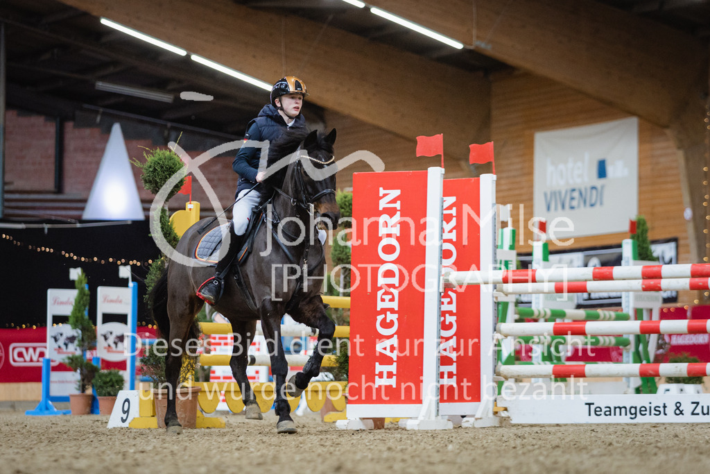 221127_Winterfestival_L-Spr_HPTTY-251 | Deine schönsten Turniermomente als professionelle Fotos! Entdecke hochwertige Pferdesport-Fotografie im Online-Shop. Jetzt Fotos finden & bestellen!