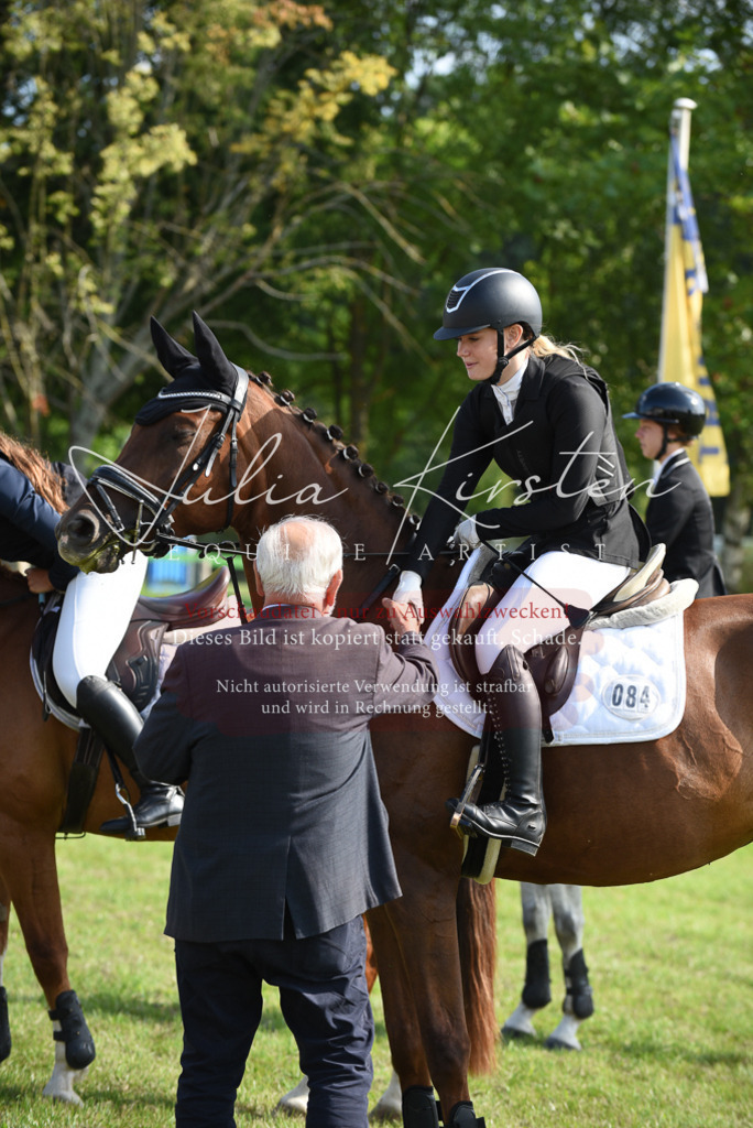 DSC_8968 | Pferde- und Turnierfotografie in Westsachsen. Pferdeportraits, Auftragszeichnungen und intuitive Kunst.
