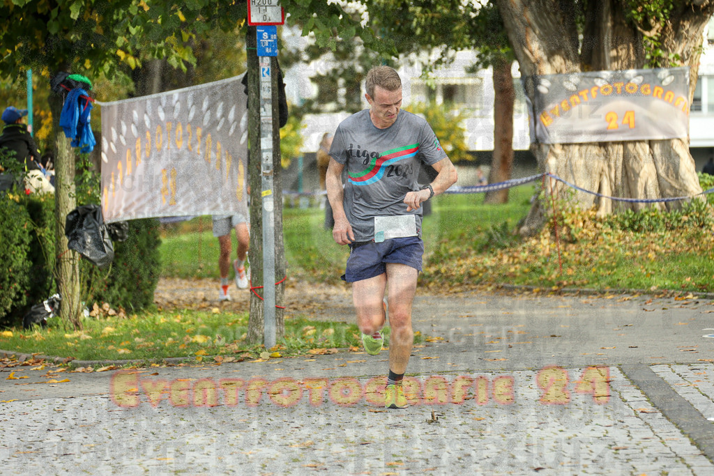 241020_1002_EX1_7498 | Sportfotografie im Rhein-Sieg Kreis, Köln, Bonn, NRW, Rheinland Pfalz, Hessen, etc. Unser Tätigkeitsfeld umfasst den Laufsport vom Volkslauf über den Marathon, Duathlon, Triathon bis zum Ultralauf wie Kölnpfad Ultra oder Schindertrail.