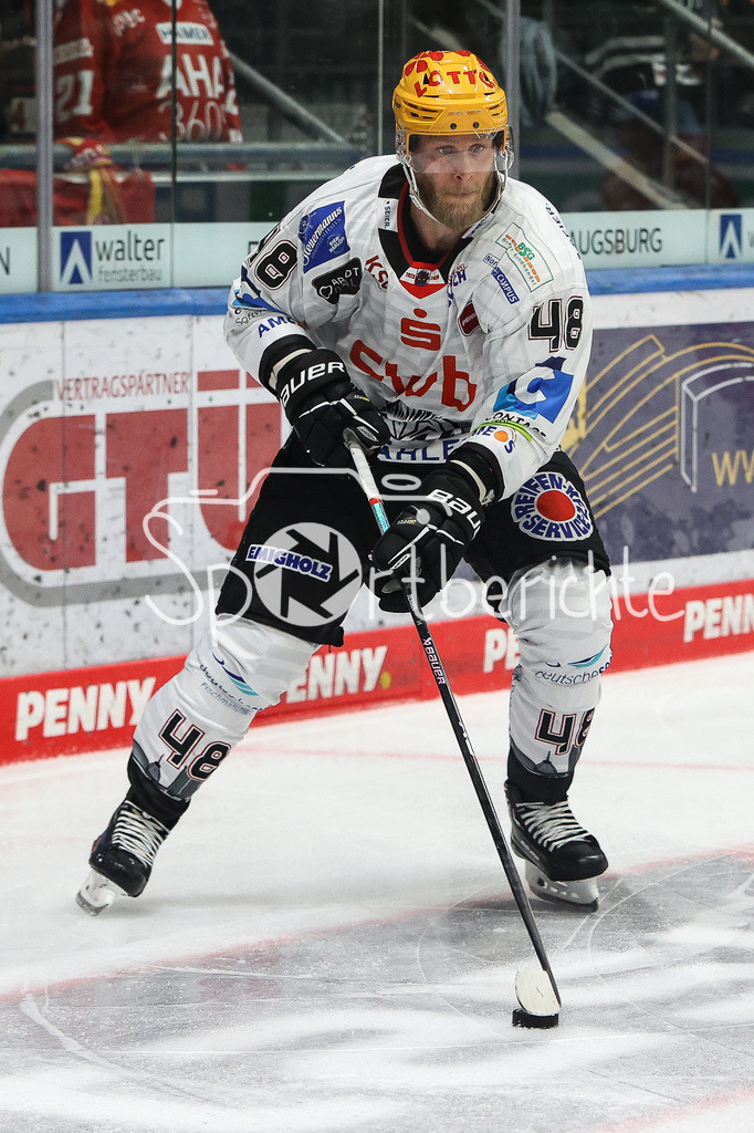 Augsburger Panther - Fischtown Pinguins Bremerhaven | Nocholas B. JENSEN (BHV #48) am Puck / Freisteller / Einzelfoto