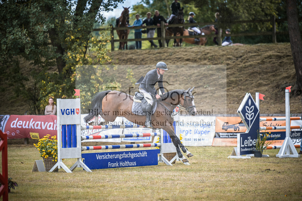 DOS_0895 | Entdecke hochwertige Reitturnierfotos von Foto Oger. Professionell, emotional und authentisch – jetzt Lieblingsmomente im Shop bestellen.Deutschlandweite Turnierfotografie. - Realisiert mit Pictrs.com